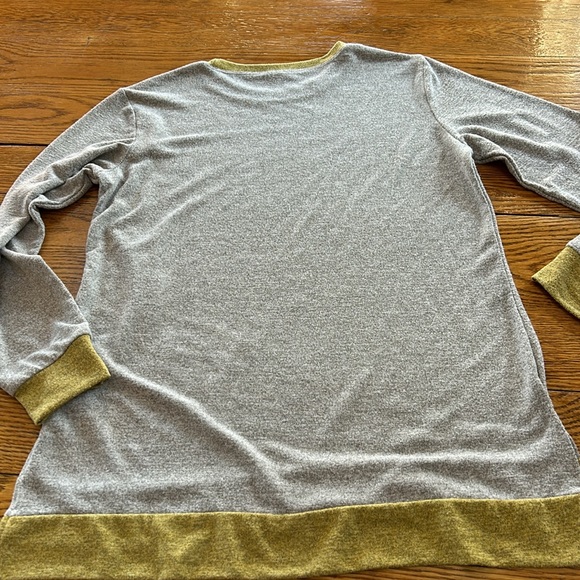 Gray and mustard color sweater. Size medium. Measurements in photos. No brand. - Picture 9 of 11